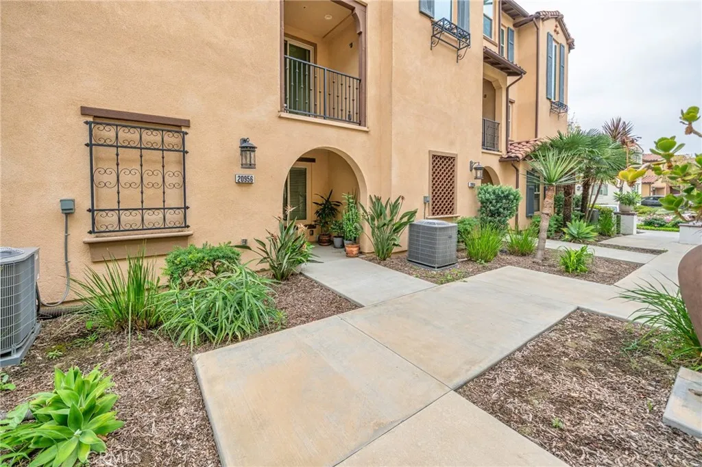 20956 Cornerstone Drive, Walnut, California 91789 home-pic-3